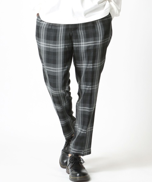 Lazar(ラザル)の「Loose Tapered Slacks/ルーズテーパードスラックス/センタープレス タックワイドパンツ(スラックス・メンズ・ブラック/ホワイト系その他/ブラック系その他/グレー系その他/ベージュ系その他/ブラウン系その他/グレー系その他2・M/L/XL)」の4枚目の写真