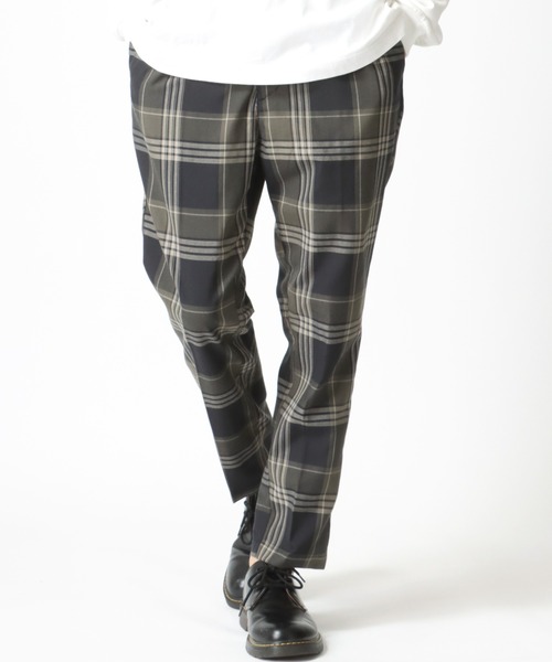 Lazar(ラザル)の「Loose Tapered Slacks/ルーズテーパードスラックス/センタープレス タックワイドパンツ(スラックス・メンズ・ブラック/ホワイト系その他/ブラック系その他/グレー系その他/ベージュ系その他/ブラウン系その他/グレー系その他2・M/L/XL)」の5枚目の写真