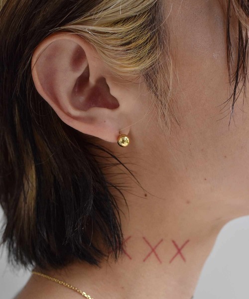 LHME（エルエイチエムイー）の「LHME ボールピアス/サージカルステンレス316L（金属アレルギー対応）（ピアス（両耳用）・レディース・シルバー/ゴールド・ONE SIZE）」の6枚目の写真