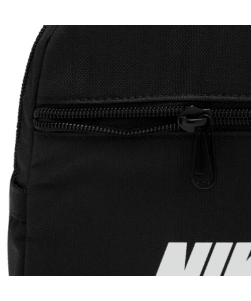 NIKE（ナイキ）の「《NIKEアパレル》ﾅｲｷ ｳｨﾒﾝｽﾞ NSW ﾚﾍﾞﾙ ﾐﾆﾊﾞｯｸﾊﾟｯｸ（バックパック/リュック・レディース・ブラック×ホワイト/グリーン・フリー）」の8枚目の写真