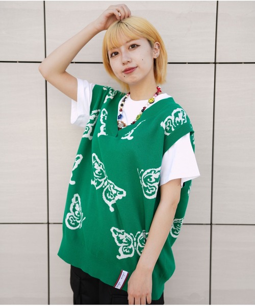 Chica（チカ）の「Chica/チカ/蝶ニットベスト（ベスト・レディース・ブラック/グリーン・F）」の2枚目の写真