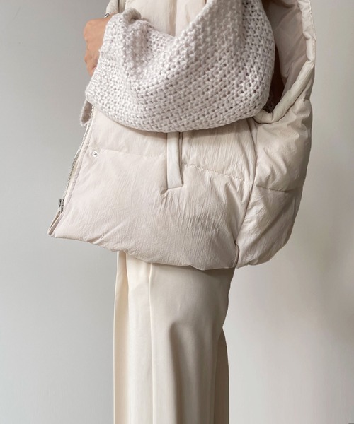 hellam（へラム）の「中綿ボリュームダウンベスト（ダウンベスト・レディース・アイボリー/ブラック・FREE）」の8枚目の写真