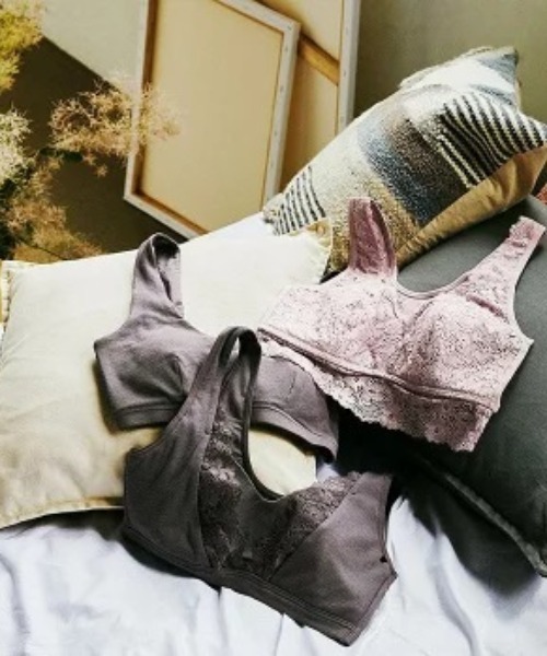 AMOSTYLE BY Triumph（アモスタイルバイトリンプ）の「【肌触りの良い綿混リブ素材を使用】AMOSTYLEシンプルナイトブラ コンフォートタッチ AMST1363 N-Top4 JX（ナイトブラ・レディース・ライラック/グレー・L/LL/M）」の12枚目の写真