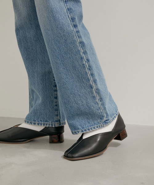 ROPE' PICNIC（ロペピクニック）の「スクエアトゥセンターシーム甲深バブーシュ（パンプス・レディース・ブラック/ゴールド系その他2/キナリ・25.0cm/24.5cm/23.0cm/24.0cm/23.5cm）」の13枚目の写真