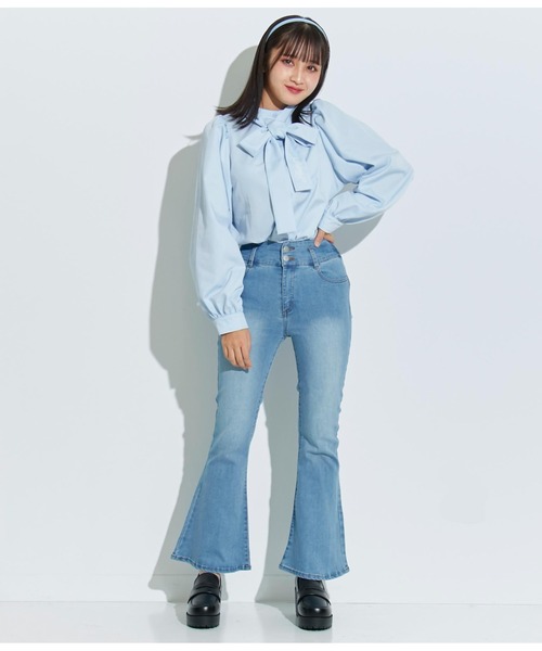 ANAP GｉRL（アナップガール）の「ハイウエストフレアパンツ（デニムパンツ・キッズ・ライトブルー/ブラック・S/M/XS）」の3枚目の写真