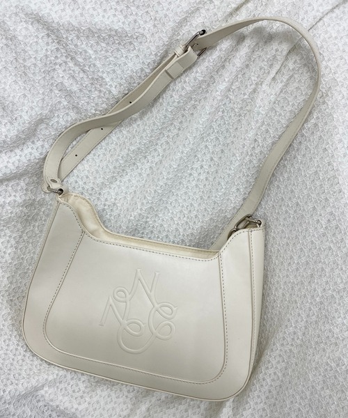 one after another NICE CLAUP（ワンアフターアナザーナイスクラップ）の「NCロゴエンボスホーボーバック　2023SS（ショルダーバッグ・レディース・ブラック/アイボリー/イエロー・FREE）」の4枚目の写真