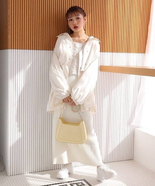 one after another NICE CLAUP（ワンアフターアナザーナイスクラップ）の「NCロゴエンボスホーボーバック　2023SS（ショルダーバッグ・レディース・ブラック/アイボリー/イエロー・FREE）」の8枚目の写真