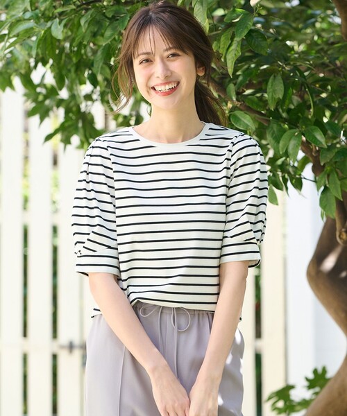ANY SIS(エニィスィス)の「【UVケア】プレーティングジャージー タックスリーブ カットソー(Tシャツ/カットソー・レディース・ダルブルー系/ブラック系/ローズ系/ホワイト系/ブラック系2/ライトグリーン系・2)」の4枚目の写真
