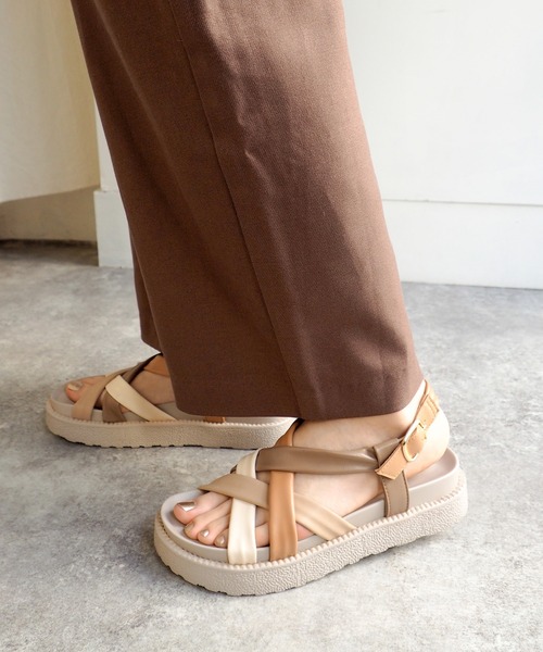 byあしながおじさん（バイアシナガオジサン）の「厚底ストラップサンダル　8490059（サンダル・レディース・ベージュ/ホワイト/ブラック・S/M/L/LL）」の3枚目の写真