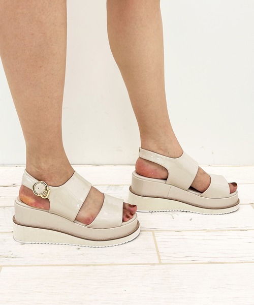 INGNI（イング）の「ラメゴールドライン／プラットフォームサンダル（サンダル・レディース・ブラック/ピンクベージュ/アイボリー・M/L）」の4枚目の写真