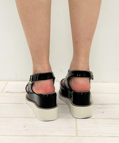 INGNI（イング）の「ラメゴールドライン／プラットフォームサンダル（サンダル・レディース・ブラック/ピンクベージュ/アイボリー・M/L）」の7枚目の写真