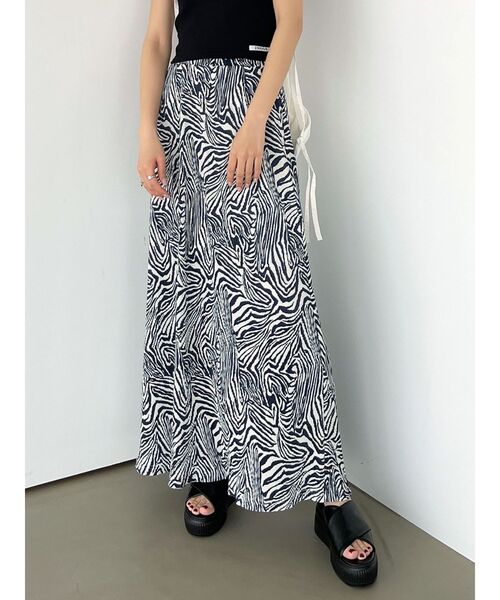 EMODA（エモダ）の「プリーツボリュームマキシスカート（スカート・レディース・ブラック/その他/その他1/グレー・FREE）」の5枚目の写真