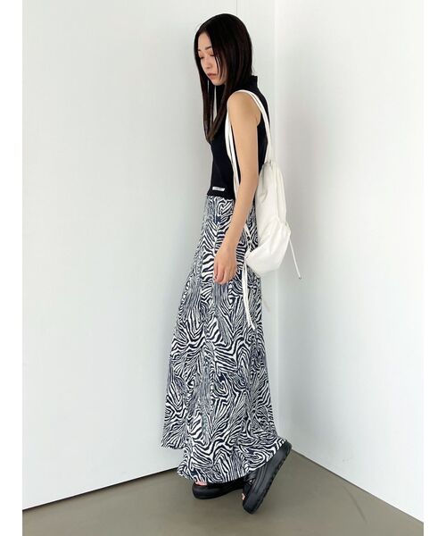 EMODA（エモダ）の「プリーツボリュームマキシスカート（スカート・レディース・ブラック/その他/その他1/グレー・FREE）」の15枚目の写真