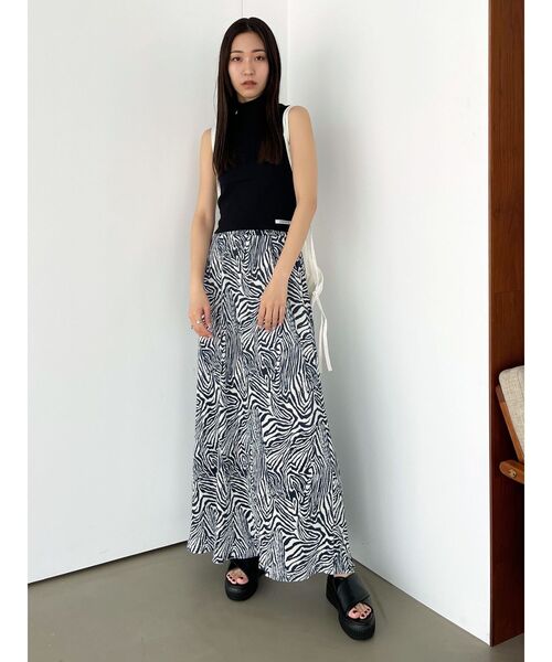 EMODA（エモダ）の「プリーツボリュームマキシスカート（スカート・レディース・ブラック/その他/その他1/グレー・FREE）」の12枚目の写真