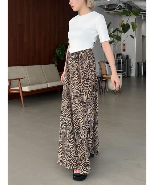 EMODA（エモダ）の「プリーツボリュームマキシスカート（スカート・レディース・ブラック/その他/その他1/グレー・FREE）」の7枚目の写真