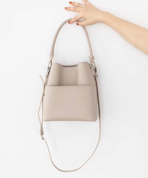 LAKOLE(ラコレ)の「【オケージョン/新社会人にも】ワンハンドル2WAYスクエアバッグ3 / 962997(ショルダーバッグ・レディース・ブラック/ブルー/ピンク/サンドグレー/グレー/ライトグリーン/ライトグレー/オフホワイト/モカ/ベージュ/セージグリーン/ライトブルー/ライトピンク/ブルー系その他/ローズ/ネイビー・FREE)」の5枚目の写真