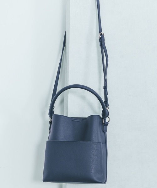 LAKOLE(ラコレ)の「【オケージョン/新社会人にも】ワンハンドル2WAYスクエアバッグ3 / 962997(ショルダーバッグ・レディース・ブラック/ブルー/ピンク/サンドグレー/グレー/ライトグリーン/ライトグレー/オフホワイト/モカ/ベージュ/セージグリーン/ライトブルー/ライトピンク/ブルー系その他/ローズ/ネイビー・FREE)」の11枚目の写真