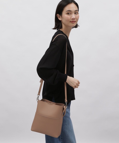 LAKOLE(ラコレ)の「【オケージョン/新社会人にも】ワンハンドル2WAYスクエアバッグ3 / 962997(ショルダーバッグ・レディース・ブラック/ブルー/ピンク/サンドグレー/グレー/ライトグリーン/ライトグレー/オフホワイト/モカ/ベージュ/セージグリーン/ライトブルー/ライトピンク/ブルー系その他/ローズ/ネイビー・FREE)」の6枚目の写真