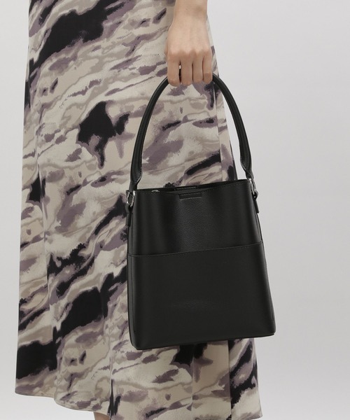 LAKOLE(ラコレ)の「【オケージョン/新社会人にも】ワンハンドル2WAYスクエアバッグ3 / 962997(ショルダーバッグ・レディース・ブラック/ブルー/ピンク/サンドグレー/グレー/ライトグリーン/ライトグレー/オフホワイト/モカ/ベージュ/セージグリーン/ライトブルー/ライトピンク/ブルー系その他/ローズ/ネイビー・FREE)」の20枚目の写真