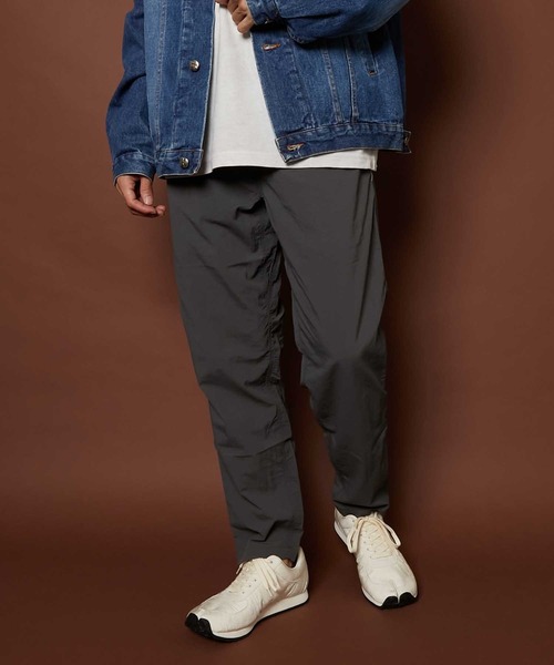 TRUSS（トラス）の「【ユニセックス】＜撥水/パッカブル＞バーサタイル ナイロンタフタ テーパードパンツ（その他パンツ・メンズ・ブラック/グレー/オリーブ/ブルー/カモフラージュ/キャメル・SMALL/MEDIUM/LARGE/X-LARGE）」の3枚目の写真