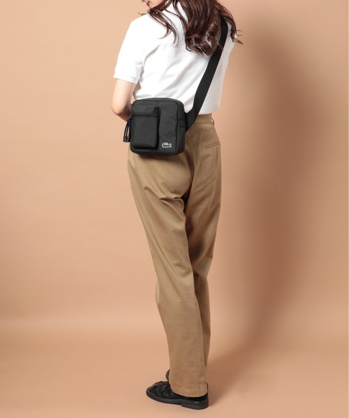 LACOSTE(ラコステ)の「【LACOSTE】ネオクロコ ジップカメラバッグ(ショルダーバッグ・メンズ・ブラック/ネイビー・FREE)」の9枚目の写真