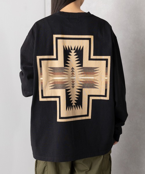 PENDLETON（ペンドルトン）の「【PENDLETON】Unisex Back Print Long Tee 3475-3004（Tシャツ/カットソー・メンズ・ホワイト/オフホワイト/ライトグレー/グレイッシュベージュ/ターコイズブルー/チャコールグレー/ブラック/ダークグリーン・L/S/M）」の3枚目の写真