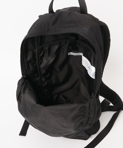 C.P. COMPANY（シーピーカンパニー）の「C.P. COMPANY / NYLON B LENS BACKPACK（バックパック/リュック・メンズ・ブラック/シルバー・ONE SIZE）」の7枚目の写真