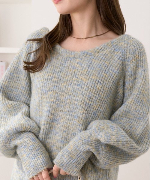 Ada.(エイダ)の「バックシャン メランジ Vネック ニット(ニット/セーター・レディース・ブラック/ライトブルー/ピンク・FREE)」の4枚目の写真