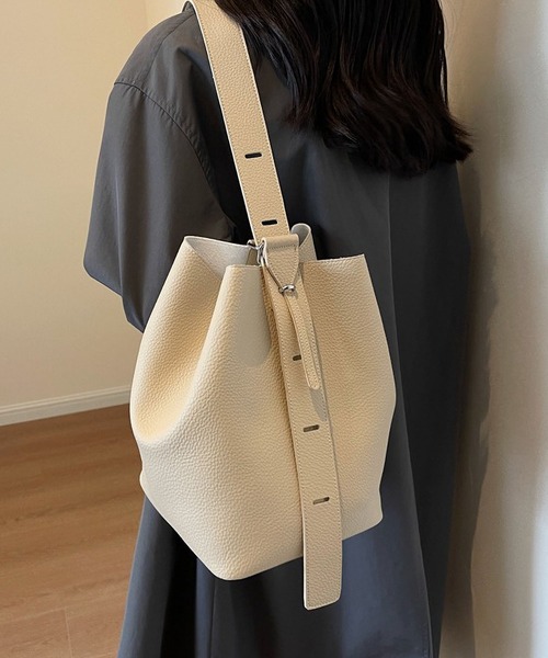 MaxMaraアウトレット●UVA● フェイクレザーショルダーバッグ セール】ポーチ付き フェイクレザーバケットショルダーバッグ