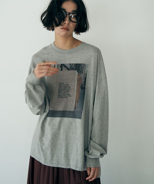 marjour（マージュール）の「PHOTO PRINT TEE（Tシャツ/カットソー・レディース・グレー/オフホワイト・M）」の2枚目の写真