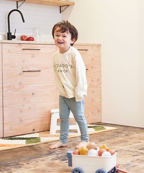 aBity select（アビティセレクト）の「ブレックファースト フロントロゴプリント長袖Tシャツ（Tシャツ/カットソー・キッズ・サーモンピンク/ブラウン/アイボリー/チャコールグレー/サックスブルー・120/110/90/100）」の7枚目の写真