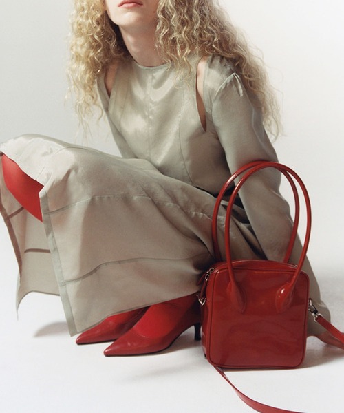 florist（フローリスト）の「【2WAY/3WAY】エナメル調PUレザースクエアボストンバッグ/ショルダーバッグ（ボストンバッグ・レディース・レッド/ブラック・FREE）」の6枚目の写真