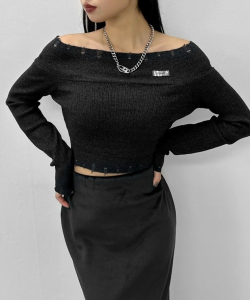 LVEU.（ラブユ.）の「【LVEU.】ダメージオフショルニットトップス / トップス ニット ダメージ オフショル オフショルダー クロップド ショート ブラック グレー（ニット/セーター・レディース・ブラック/グレー・FREE）」の2枚目の写真