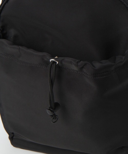 LAKOLE（ラコレ）の「ドロストポケットデイバッグ / 991654（バックパック/リュック・レディース・ブラック/ライトベージュ・FREE）」の14枚目の写真