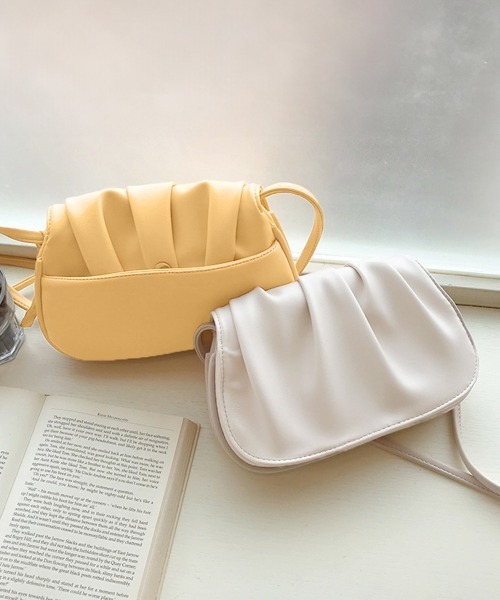 Miniministore（ミニミニストア）の「ショルダーバッグ PUプリーツ 斜めがけ（ショルダーバッグ・レディース・イエロー/アイボリー/ブラック・FREE）」の4枚目の写真
