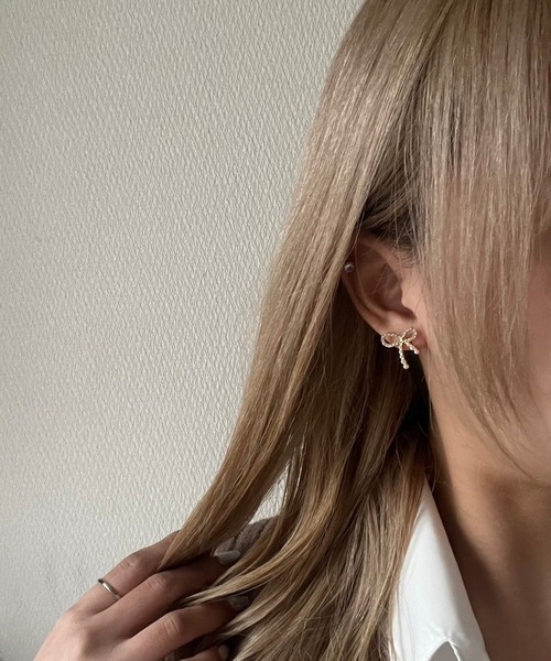 cuorequal（クオレコール）の「リボン×パールピアス（ピアス（両耳用）・レディース・ゴールド・FREE）」の3枚目の写真