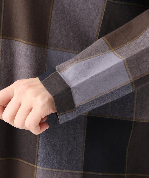 one'sterrace(ワンズテラス)の「起毛ブロックチェック ワンピース(ワンピース・レディース・ブラック系8/グレー系その他7/キャメル・02)」の8枚目の写真