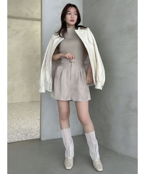 dazzlin(ダズリン)の「グロッシーショートパンツ(その他パンツ・レディース・ブルー/ブラック/ベージュ・SMALL/MEDIUM)」の9枚目の写真