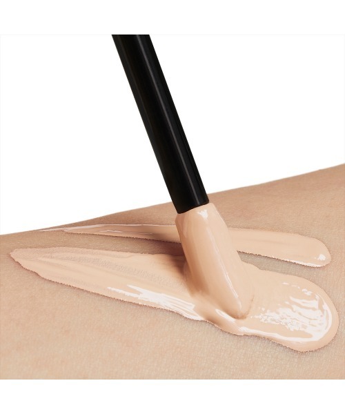 Yves Saint Laurent Beaute（イヴ・サンローラン・ボーテ）の「【新登場】オールアワーズ コンシーラー（コンシーラー・レディース・MN1 - やや濃い肌色/LN1 - 最も明るい肌色/MN7 - 濃い肌色/LC5 - ピンクよりの健康的～やや明るい肌色/LN4 - やや明るい肌色（おすすめ色）/LC2 - ピンクよりの明るい肌色/LC1 - ピンクよりの最も明るい肌色・FREE）」の19枚目の写真