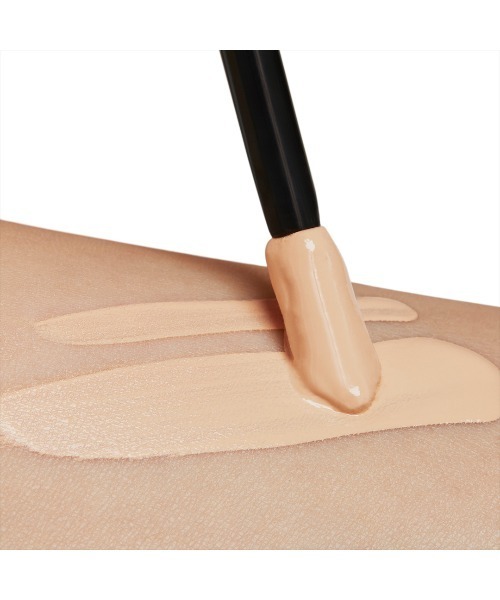 Yves Saint Laurent Beaute（イヴ・サンローラン・ボーテ）の「【新登場】オールアワーズ コンシーラー（コンシーラー・レディース・MN1 - やや濃い肌色/LN1 - 最も明るい肌色/MN7 - 濃い肌色/LC5 - ピンクよりの健康的～やや明るい肌色/LN4 - やや明るい肌色（おすすめ色）/LC2 - ピンクよりの明るい肌色/LC1 - ピンクよりの最も明るい肌色・FREE）」の21枚目の写真