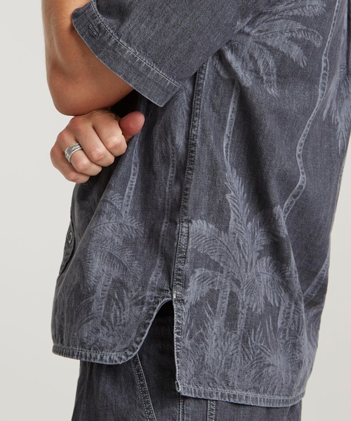 G-STAR(ジースター)の「SLANTED DOUBLE POCKET REGULAR SHIRT/リアルツリープリントデニムシャツ/セットアップ可能(シャツ/ブラウス・メンズ・ダークグレー・SMALL/MEDIUM/LARGE/X-SMALL/X-LARGE)」の5枚目の写真