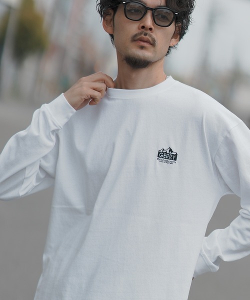 GERRY（ジェリー）の「【GERRY】別注 プリント/ワンポイント 刺しゅう 長袖Tシャツ（Tシャツ/カットソー・メンズ・ホワイト/ブラック/パープル系/パープル系1/ブルー系1/カーキ系1/ブルー系/カーキ系/グレー系/グレー系1/ブラック系1/ホワイト系1/ブラック系/ホワイト系/カーキ/ブルー/グレー/パープル/ブルー系2/グレー系2/カーキ系2/ホワイト系2/ブラック系2・LARGE/X-LARGE/SMALL/MEDIUM）」の2枚目の写真