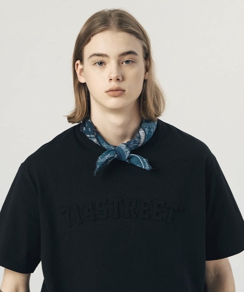 エンボス加工ロゴTシャツ オーバーサイズ ユニセックス