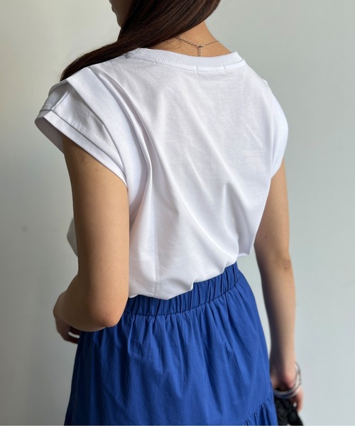 Chez toi（シェトワ）の「接触冷感フレンチスリーブプルオーバー（Tシャツ/カットソー・レディース・ネイビー/ブラック/グレイッシュベージュ/オフホワイト・FREE）」の13枚目の写真