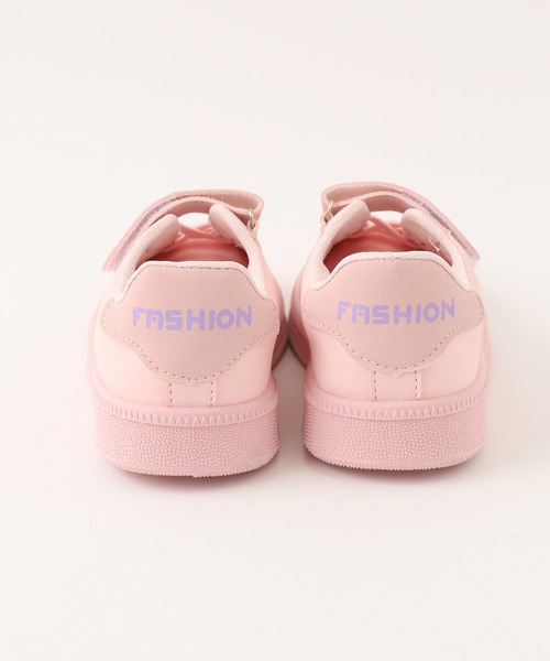 URBAN CHERRY（アーバンチェリー）の「異素材配色ベルトスニーカー（スニーカー・キッズ・ピンク/ベージュ・17.0cm/17.5cm/18.0cm/18.5cm/19.0cm/19.5cm/20.0cm/20.5cm/21.0cm）」の14枚目の写真