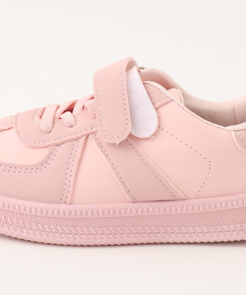 URBAN CHERRY（アーバンチェリー）の「異素材配色ベルトスニーカー（スニーカー・キッズ・ピンク/ベージュ・17.0cm/17.5cm/18.0cm/18.5cm/19.0cm/19.5cm/20.0cm/20.5cm/21.0cm）」の16枚目の写真
