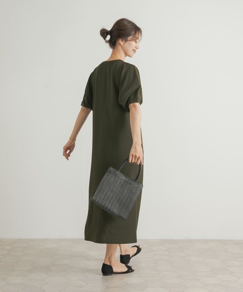 URBAN RESEARCH DOORS(アーバンリサーチドアーズ)の「ランタンスリーブジャージーワンピース(ワンピース・レディース・カーキ/ネイビー/ブラック・MEDIUM)」の13枚目の写真