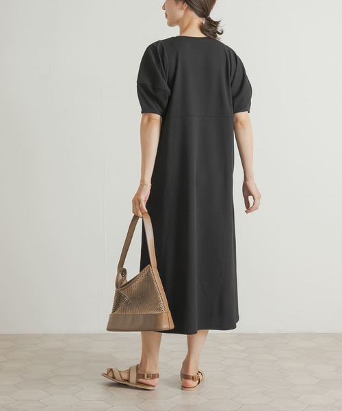 URBAN RESEARCH DOORS(アーバンリサーチドアーズ)の「ランタンスリーブジャージーワンピース(ワンピース・レディース・カーキ/ネイビー/ブラック・MEDIUM)」の15枚目の写真