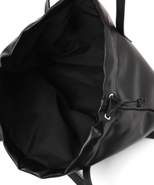 LAKOLE(ラコレ)の「フェイクレザー巾着トートバッグ / 132226(トートバッグ・レディース・ブラック/グレイッシュベージュ・FREE)」の10枚目の写真