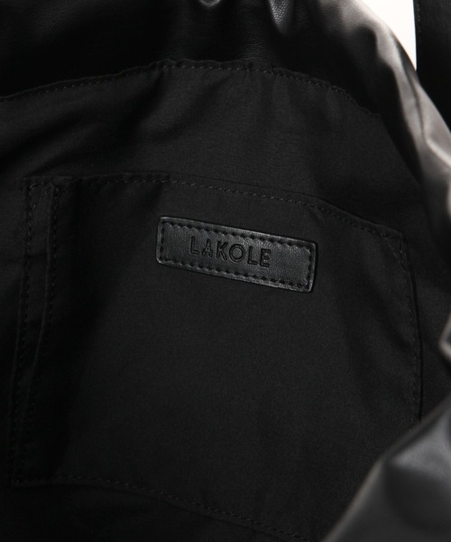 LAKOLE(ラコレ)の「フェイクレザー巾着トートバッグ / 132226(トートバッグ・レディース・ブラック/グレイッシュベージュ・FREE)」の11枚目の写真